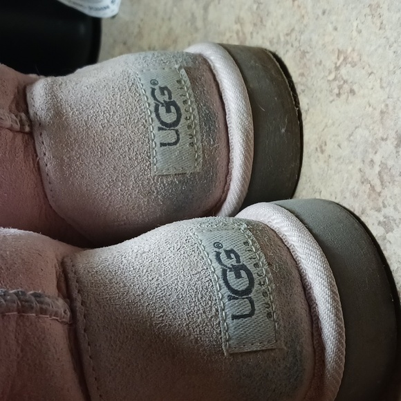 Uggs classic short baby pink  size 7 - Picture 4 of 12